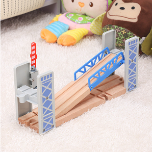 勒酷木质双层升降桥栅栏大桥，小火车轨道，木制配件配饰配件玩具米兔
