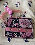 Sanrio Hello Kitty反光爱心系列悠游卡夹零钱包附挂带