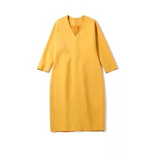 高端女装折简约大气纯色v领黄色长袖，收腰知性连身裙大码