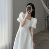 法式甜美经典白色长裙2023年春夏，季方领显瘦气质，领证连衣裙女