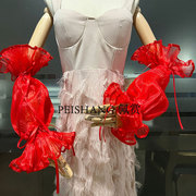 红色礼服长款网纱百折手袖白色，黑色豆沙婚纱，配饰造型拍照新娘手套