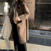 D42韩国女装2024仿皮毛一体羊羔绒宽松冬季保暖中长款女外套