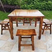 全实木雕花八仙桌餐桌椅凳组合香柏木中式仿古碳化餐馆家用饭桌椅