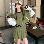 学院风绿色棒球服外套女早春秋设计感夹克百褶短裙子两件套装