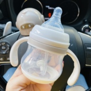 初生婴儿奶瓶小容量带手柄吸管硅胶奶嘴防胀气耐摔塑料奶壶喝水杯