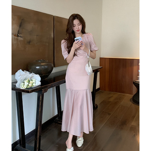 zhuyiyi2024夏季气质粉色鱼尾，方领连衣裙女修身收腰显瘦长裙