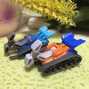 健达奇趣蛋拆出的小玩具坦克车摆件