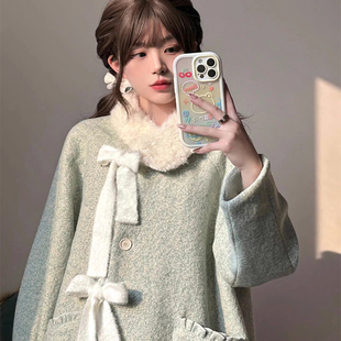 新中式改良蝴蝶结绿色呢子，大衣外套女秋冬高级感羊羔毛领毛呢外套