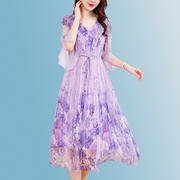 杭州大牌高端紫色印花v领中长款大码真丝，桑蚕丝连衣裙仙女高级感