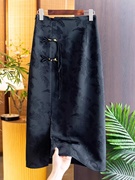 新中式黑色半身裙女2024春装中国风盘扣钉珠提花开叉包臀裙子