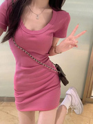 辣妹纯欲风短袖连衣裙女夏装，玫红色上衣修身显瘦中长款包臀短裙子