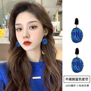 克莱因蓝耳钉2022年潮耳环，女感轻奢小众韩国网(韩国网)红气质耳饰