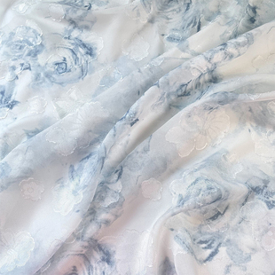 布艺岛半透浅蓝色晕染玫瑰雪纺面料布料中国风印花布料汉服连衣裙