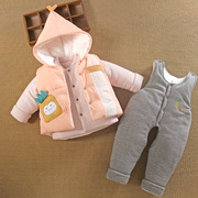 一1岁女宝宝秋冬装加厚棉服，袄背带裤男宝款0婴儿，棉衣服三件套装季