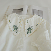 秋装文艺小清新绿色花刺绣娃娃领内搭学生衬衫女白色长袖衬衣