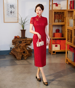 红色旗袍2023秋年轻款复合蕾丝复古修身连衣裙喜庆走秀显瘦中长款