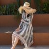 澳洲贵妇v领露背不规则海边度假沙滩裙长裙气质白灰色蛇纹连衣裙