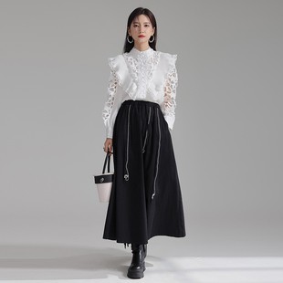 宫廷风法式设计2024春刺绣镂空勾花白衬衫+黑色半身裙2件套装
