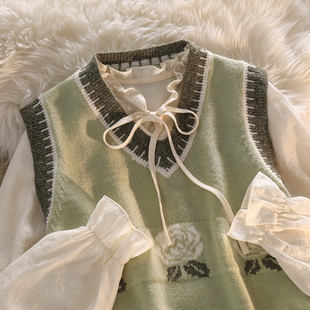 春秋季抹茶绿提花针织，v领马甲两件套女系带，雪纺衫叠穿针织背心女