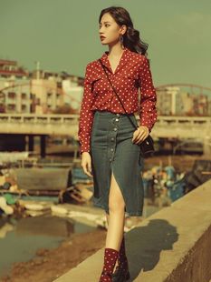 复古港风女装80年代小众设计感文艺，港风气质红色衬衫波点上衣怀旧