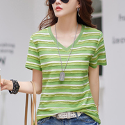 果绿色条纹v领短袖女夏季宽松全棉正肩t恤个性韩式撞色上衣服