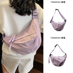 大容量饺子包女2025新款轻便宽带斜挎包尼龙帆布通勤包运动骑行包