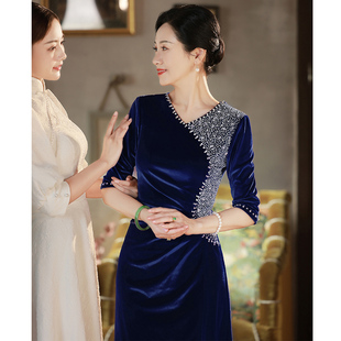 蓝色丝绒妈妈婚宴装平时可穿高贵年轻高端喜婆婆婚礼礼服2024春款