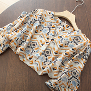 韩范设计感v领丝滑超薄五分袖蝙蝠，小衫天丝半袖民族风印花衬衫