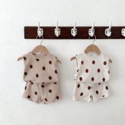 韩国婴儿衣服夏天薄款华夫格纹小熊，无袖背心上衣+短裤子休闲套装
