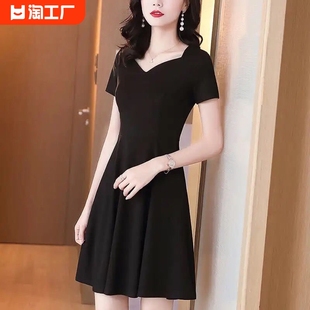 赫本风连衣裙短袖2023v领黑色，职业裙子女夏装，修身显瘦小黑裙