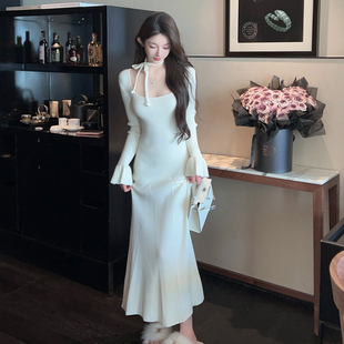 FairyJiang 秋冬气质喇叭袖方领白色针织连衣裙中长款包臀鱼尾裙