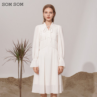 SOMSOM/索玛长袖连衣裙女高级感秋季小个子V领收腰喇叭袖雪纺裙子