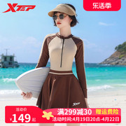 特步泳衣女士2024年保守时尚遮肚韩国学生显瘦长袖度假连体裙