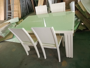 简约现代餐桌椅白色实木，餐桌椅玻璃面