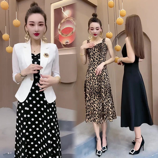 网红时尚吊带连衣裙女2023年春夏，韩版显瘦性感，a型裙子潮