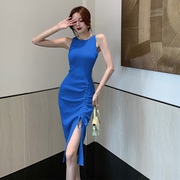 蓝色无袖针织连衣裙女2024夏季一字肩，高级设计感开叉中长裙