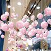珠宝店铺橱窗装饰创意，透明塑料球商场服装场景，氛围布置幼儿园吊饰