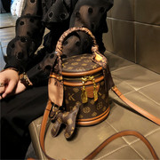 香港品牌包包女士2024时尚手提单，肩包真皮斜跨圆筒水桶，包小包(包小包)