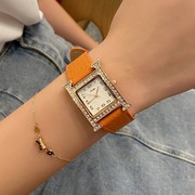 士镶钻橙色手表方形石英，气质风真皮表带，女时尚圆形白色国产腕表