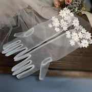 婚纱手套白色手工珠子，小花瓣中长款纱手套婚礼新娘礼服简约