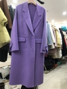 紫色长款羊毛大衣女，宽松西装领长款双排扣羊绒外套