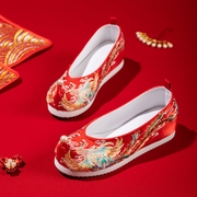 中式结婚新娘女鞋古风珍珠，刺绣平底红色，绣花鞋翘头秀禾婚鞋女