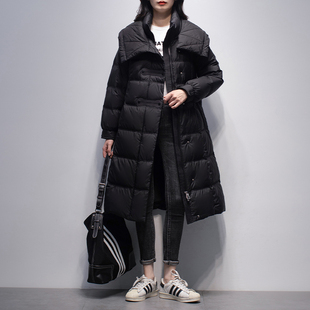 2023冬季韩版黑色加厚外套，白鸭绒(白鸭绒)立领，系带保暖中长款羽绒服女