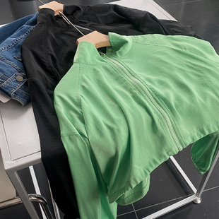 绿色高领拉链防晒衫，宽松长袖雪纺，上衣女时尚休闲$17