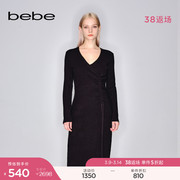 bebe秋冬系列女V领抽褶中长款修身针织连衣裙430906