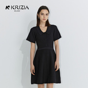 K KRIZIA 2023黑色娃娃领浮雕暗纹设计收腰针织连衣裙