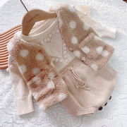 韩版超洋气婴儿衣服冬装女孩宝宝羊羔，毛马甲(毛，马甲)外套针织爬服套装秋装