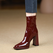 misili酒红色方头高跟鞋秋冬季9.8cm粗跟短靴时尚漆皮女靴子