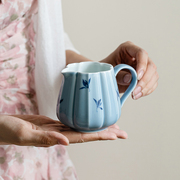 拓土纯手绘蝴蝶兰花天，蓝釉陶瓷公道杯分，茶倒茶器公杯茶海功夫茶具