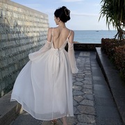 海边度假沙滩裙泰国三亚露肩长袖吊带连衣裙女纯欲设计感露背长裙